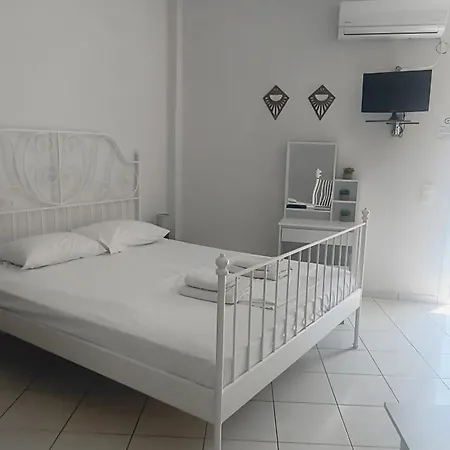 7 Irida Apartment *