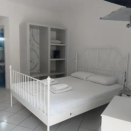 Apartment 7 Irida
